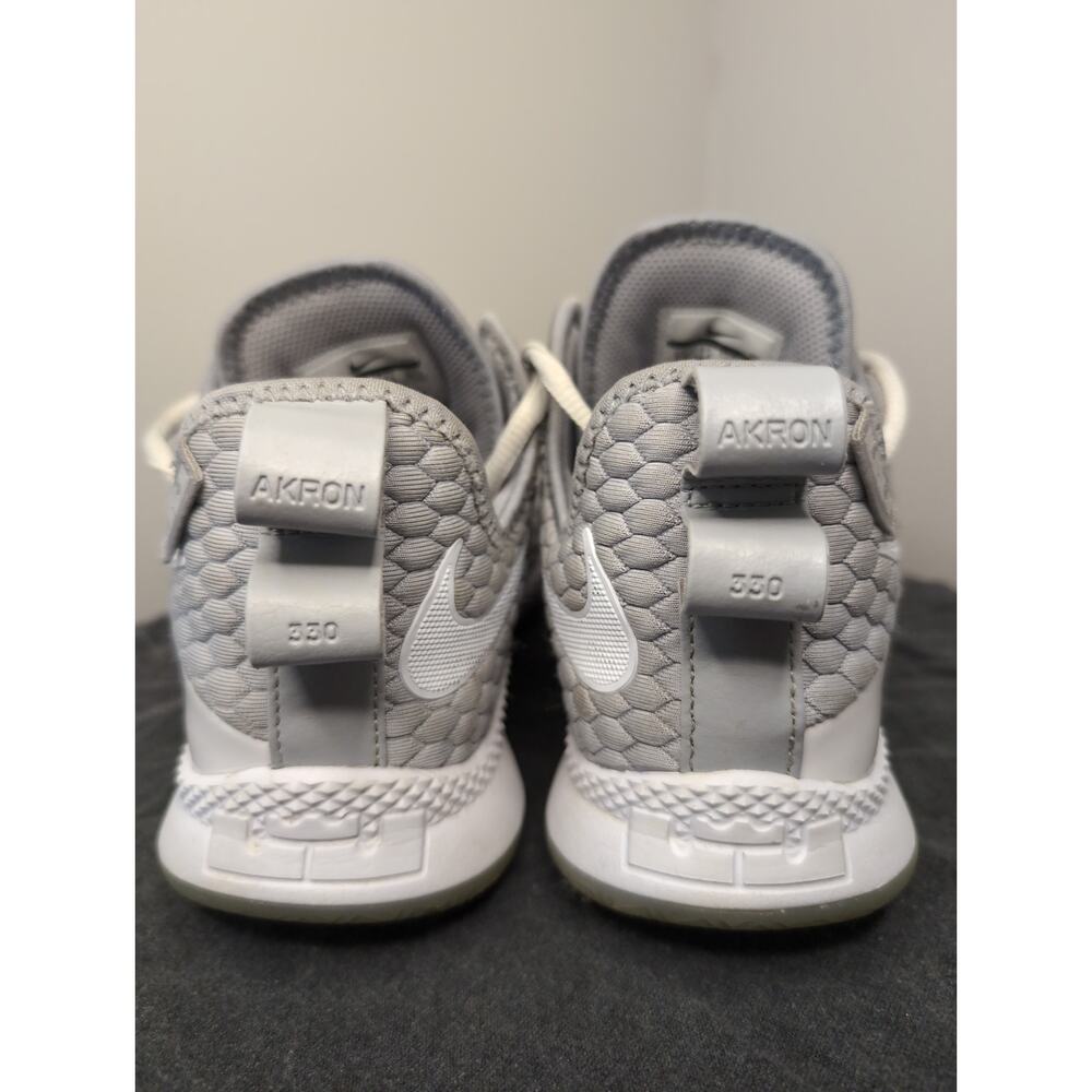 Nike LeBron Witness 3 330 Akron athletic basketball shoes 2018 sz 8.5 - Picture 3 of 10